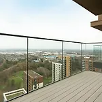 Modern 1-Bed Flat - Icon Tower - New Build In One West Point