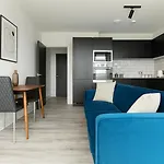 Modern 1-Bed Flat - Icon Tower - New Build In One West Point